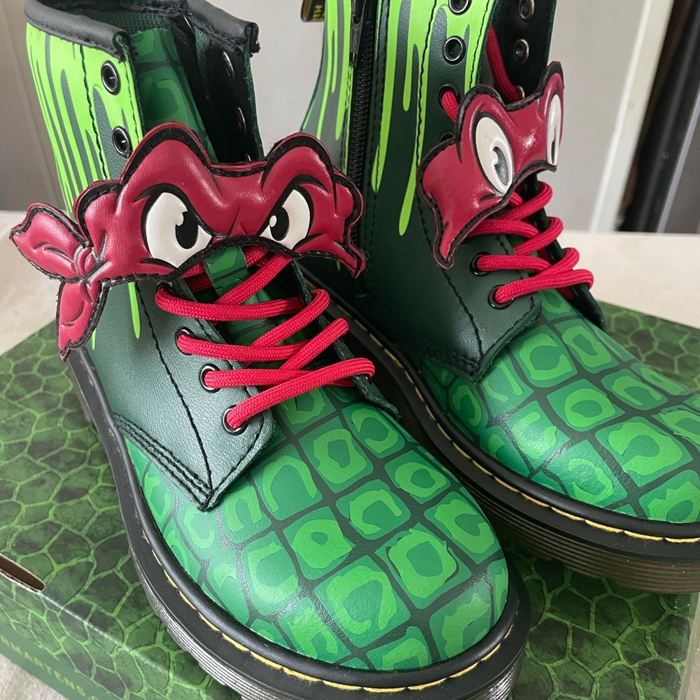 Doc Dr Martens Air Wair Boots Teenage Mutant Ninja Turtle TMNT KIDS 13 Raphael - Picture 1 of 16